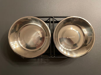 Produktbild von Navaris Napf 2x Futterstation-Set mit Eisennapf für Katzen und Hunde