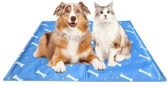 Produktbild von Nobleza Kühlmatte für Hunde Blau mit Knochen- & Pfotenmotiv