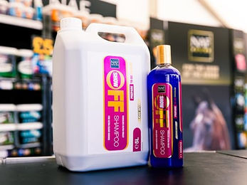 NAF Show Off Shampoo Pferdeshampoo zur Fellpflege 2L - 2 l – Bild 1 von 4