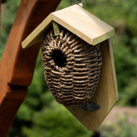 Produktbild von Naturfarbener Meisenkasten aus Holz als Vogel-Nisthilfe für Wildvögel in Antik-Optik