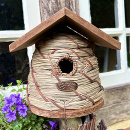 Naturfarbener Nistkasten aus Holz für Wildvögel in Antik-Optik – Bild 1 von 5