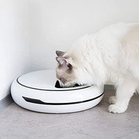 Produktbild von Navaris Automatischer Futterautomat mit Timer und akustischer Benachrichtigung für kleine Hunde und Katzen 1,6 L aus Kunststoff