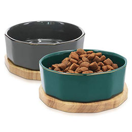 Navaris Fressnapf Set aus Keramik mit Unterlage aus Eichenholz für Hunde und Katzen - 2 x 0,8 l – Bild 1 von 12
