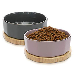 Navaris Fressnapf Set aus Keramik mit Unterlage aus Eichenholz für Hunde und Katzen - 2 x 800 ml – Bild 1 von 7
