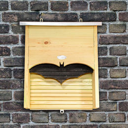 Nisthilfe Fledermauskasten aus Holz mit Batman Logo in Antik-Optik – Bild 1 von 5