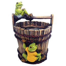 Produktbild von Nobby Aquariendekoration Eimer mit grünen Froschfiguren und Höhle für Fische
