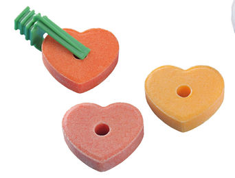 Produktbild von Nobby Salzleckstein Herz mit Halterung für Nagetiere wie Kaninchen Hamster und Mäuse 90 g - 3 x 30 g