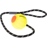 Produktbild von Nomad Tales Spirit USB LED Ball mit Seil aus Silikon Gelb Ø 6,4 x L 61 cm