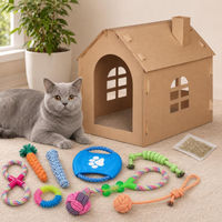 Produktbild von Northio Haustier Starter-Set 2-teilig mit Katzen Kratzhaus aus Pappe und buntem Hundespielzeug für Welpen