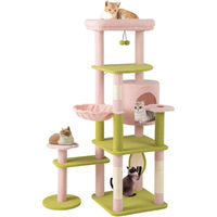 Produktbild von Northix Kratzbaum für Katzen mit Blumenmuster, Katzenhaus und plüschgepolsterter Plattform in Rosa und Grün