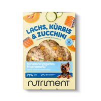 Produktbild von Nutriment Frischemenü Lachs mit Kürbis und Zucchini Stückchen in Sauce für Hunde glutenfrei und sensitive 400 g