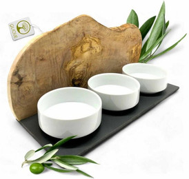 Produktbild von OLIQUE Futterstation Trio aus Olivenholz mit drei Porzellanschalen