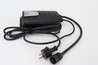 Oase Netzteil V-2020 100 VA 12 V DC 8A vierpolig Schwarz – Bild 1 von 3