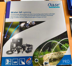 Oase Water Jet Lightning Wasserspiel für den Teich aus Kunststoff in Schwarz und Bunt – Bild 1 von 10