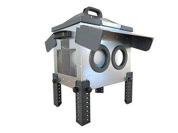 Produktbild von Olba Futterautomat für Hühner Enten und Gänse aus Metall mit Regendach und verstellbaren Füßen 12 kg Grau