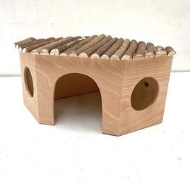 Ollesch Haselnuss Eckhaus Häuschen aus Holz für Kaninchen und Meerschweinchen 42 cm – Bild 1 von 3