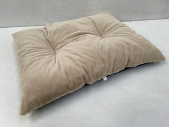 Produktbild von Ollesch Hundekissen Ricci Natural Plüschkissen Beige 82 x 62 cm