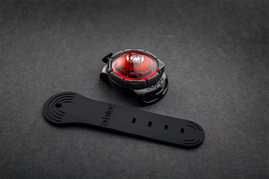 Produktbild von Orbiloc Dual Safety Light für Hunde Rot wasserdicht aus Silikon