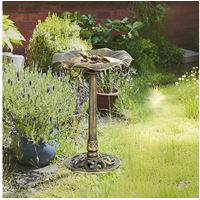 Produktbild von Outsunny Vogeltränke und Vogelfutterspender mit Lotusblatt-Becken in Gold aus Kunststoff
