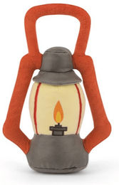 P.L.A.Y. Camp Corbin Collection Pack Leader Lantern Quietschspielzeug für Hunde aus recycelten Fasern – Bild 1 von 5