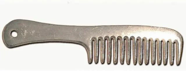 Produktbild von Pferdehaarkamm Alu Stiel mit breiten Zähnen Tattini