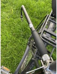 Produktbild von PfotenWunder® Freihandleine Fahrrad für Hunde + 1 elastische Leine & 1 Trainingsbuch, extra dicke 6mm-Leine | Abstandhalter Fahrradhalter aus hochwertige Karbonfasern mit Stoßdämpfern