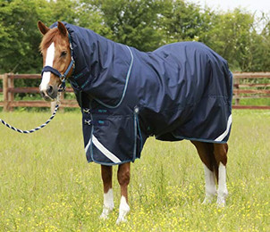 Produktbild von Premier Equine Titan Outdoor-Decke mit Halsteil 200 g