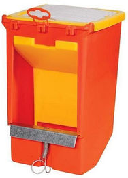 Produktbild von PROREGAL Vogeltränke Futterspender Futterstation für Kaninchen