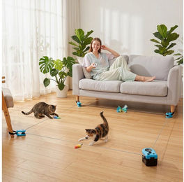PawHut Automatisches Katzen-Intelligenzspielzeug mit einstellbarer Geschwindigkeit und Fernsteuerung aus Kunststoff in Schwarz – Bild 1 von 2