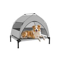 Produktbild von PawHut Erhöhtes Hundebett mit Dach und Aufbewahrungstasche aus Polyester in Hellgrau für mittelgroße Hunde 76x61x70cm