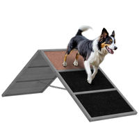 Produktbild von PawHut Hunde Agility Steg aus Holz mit rutschfester Oberfläche und höhenverstellbarem A-Rahmen in Grau