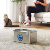 Produktbild von PawHut Trinkbrunnen aus Edelstahl für Katzen und Hunde mit leiser Pumpe und Aktivkohlefilter 3,2L Silber