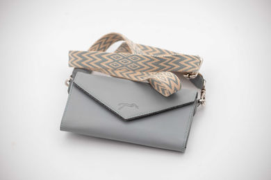 Produktbild von Pénélope Handytasche PEP New aus Leder in Grau 18 x 11 x 2 cm