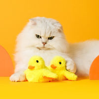 Produktbild von Petgravity Interaktives Katzenspielzeug Ente aus Plüsch mit Katzenminze und USB-C-Aufladung Gelb