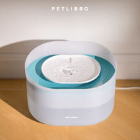 Produktbild von Petlibro Trinkbrunnen für Hunde aus Kunststoff in Weiß und Transparent mit Kapsel und 4er-Packung Filtern