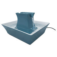 Produktbild von PetSafe Drinkwell Pagoda Trinkbrunnen aus Keramik mit Wasserfall-Design für Haustiere Blau 2 L - 2 l