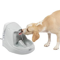 Produktbild von PetSafe Drinkwell Platinum Trinkbrunnen Mini für Haustiere aus Kunststoff in Grau oder Weiß - 5 l
