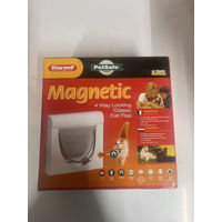 Produktbild von PetSafe Staywell Magnetic Classic Katzenklappe für Katzen in Weiß - 1 Stk.