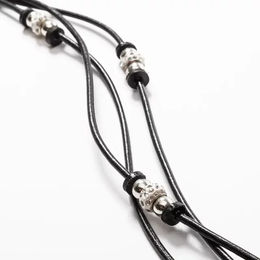 Produktbild von Pferdestirnband Kavalkade Grace aus Leder in Weiß Schwarz Silber