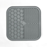 Produktbild von Pfoten-Boutique Leckmatte aus Silikon für Hunde Antistress Spielmatte Grau 15x15 cm