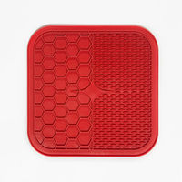Produktbild von Pfoten-Boutique Leckmatte aus Silikon für Hunde in Rot 15x15 cm