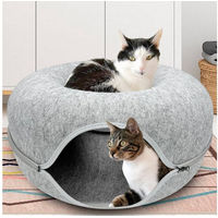 Produktbild von Pisi & Bili Katzenhöhle aus Filz als gemütliches Katzenbett in Grau