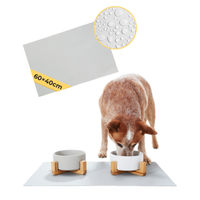 Produktbild von PiuPet Napfunterlage aus Silikon für Hund und Katze grau 60x40cm wasserabweisend und rutschfest - 1 Stk.