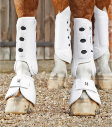 Produktbild von Premier Equine Carbon Tech Air Cooled Vorderbeingamaschen für Pferde aus Kunstleder Weiß Größe S