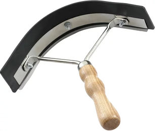 Produktbild von Premier Equine Schweißschaber aus Metall mit Holzgriff