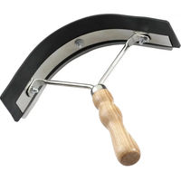Produktbild von Premier Equine Schweißschaber aus Metall mit Holzgriff