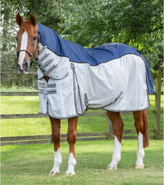 Produktbild von Premier Equine ShowerTex Fliegendecke für Pferde mit Übergurten in Blau