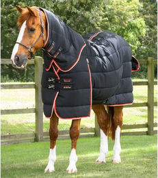 Produktbild von Premier Equine Stable Buster Stalldecke für Pferde mit Halswärmer in Schwarz aus Polyester