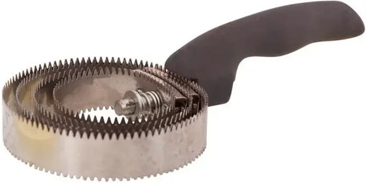 Produktbild von Premiere Spiralförmiger Striegel für die Pferdepflege aus Metall in Schwarz und Silber