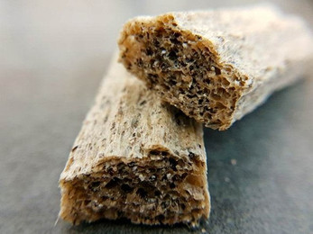 Produktbild von QCHEFS Puffed Cheese vegetarische Kaustangen für Hunde